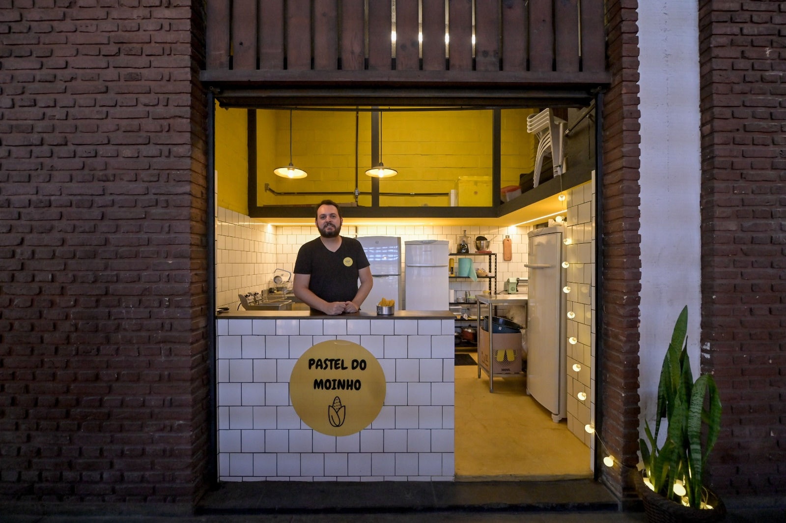 André Parreiras abriu o Pastel do Moinho, seguro para celíacos, no Mercado Novo no ano passado
