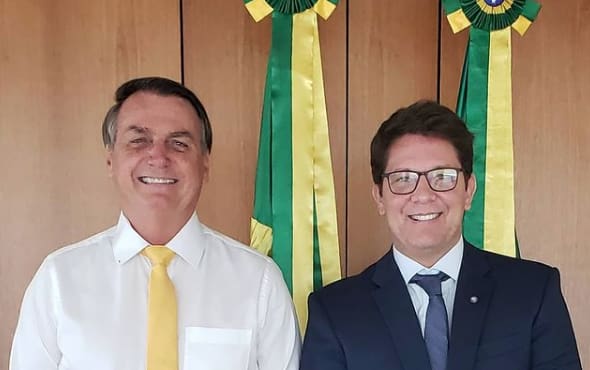 O presidente Jair Bolsonaro e o ex-secretário especial da Cultura, Mario Frias
