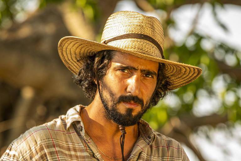 Renato Góes diz que defeitos de Zé Leôncio o atraíram em 'Pantanal'