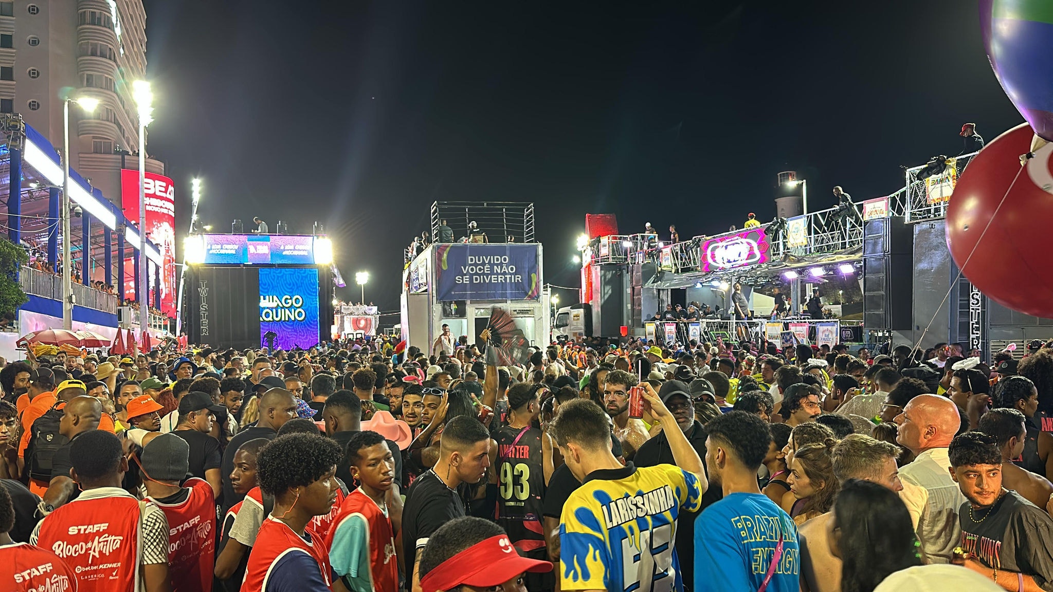 Anitta faz participação com BaianaSystem na abertura do carnaval baiano