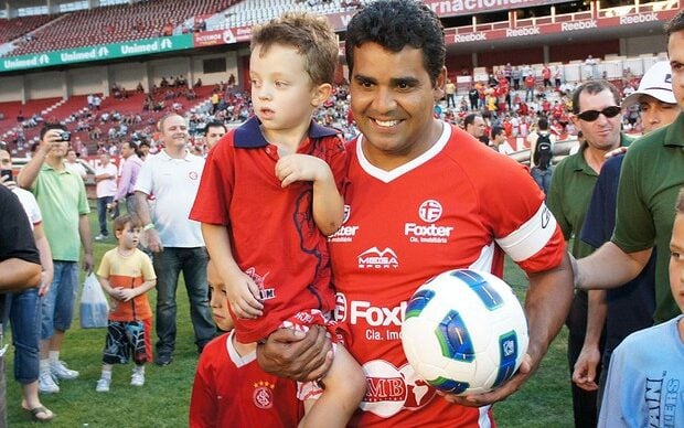 Fabiano em sua despedida oficial do futebol, no Beira-Rio, em 2011. (Foto: SC Internacional)