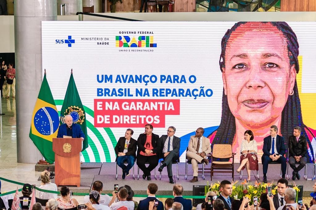 Em cerimônia no Palácio do Planalto, Lula sanciona lei para filhos de vítimas de hanseníase