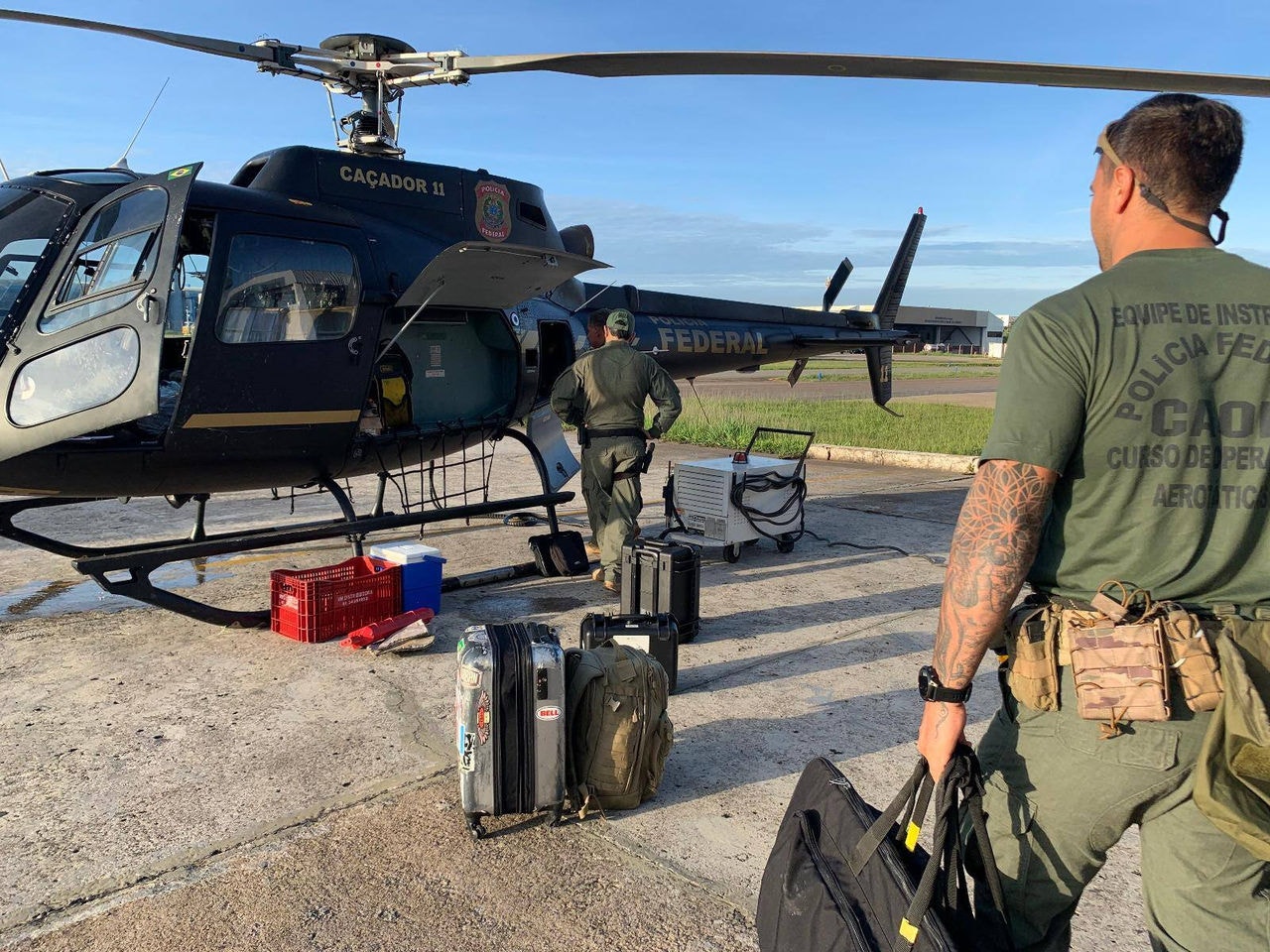 Helicóptero da PF que partiu de Brasília na manhã desta quinta-feira (15) rumo a Mossoró (RN) levando drones para ajuda nas buscas pelos fugitivos