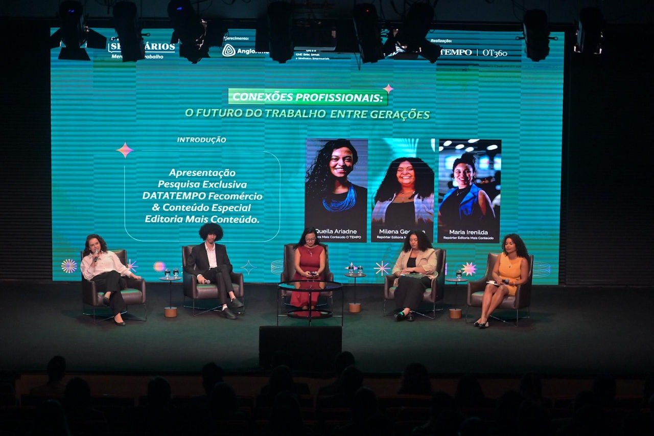 Seminário é realizado no teatro Feluma