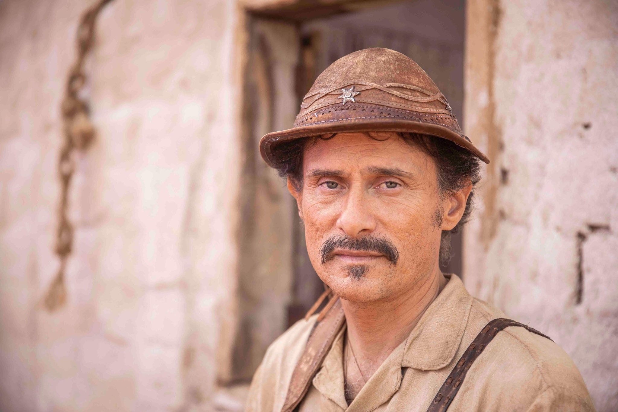 Em Mar do Sertão, Enrique Diaz interpreta o personagem Timbó