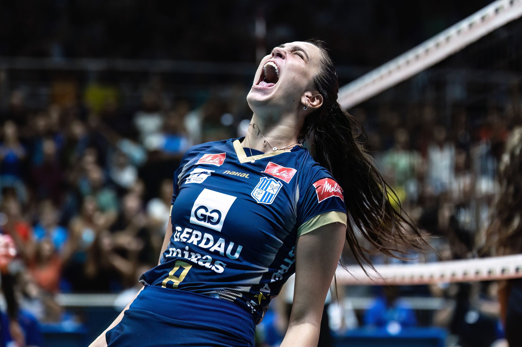 Central Julia Kudiess permanece no Gerdau Minas para a próxima temporada