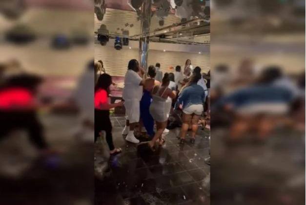 Sexo a três