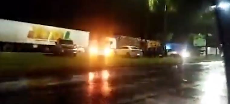 Bloqueio de caminhoneiros também acontece em Ipatinga, no Vale do Aço, em Minas Gerais
