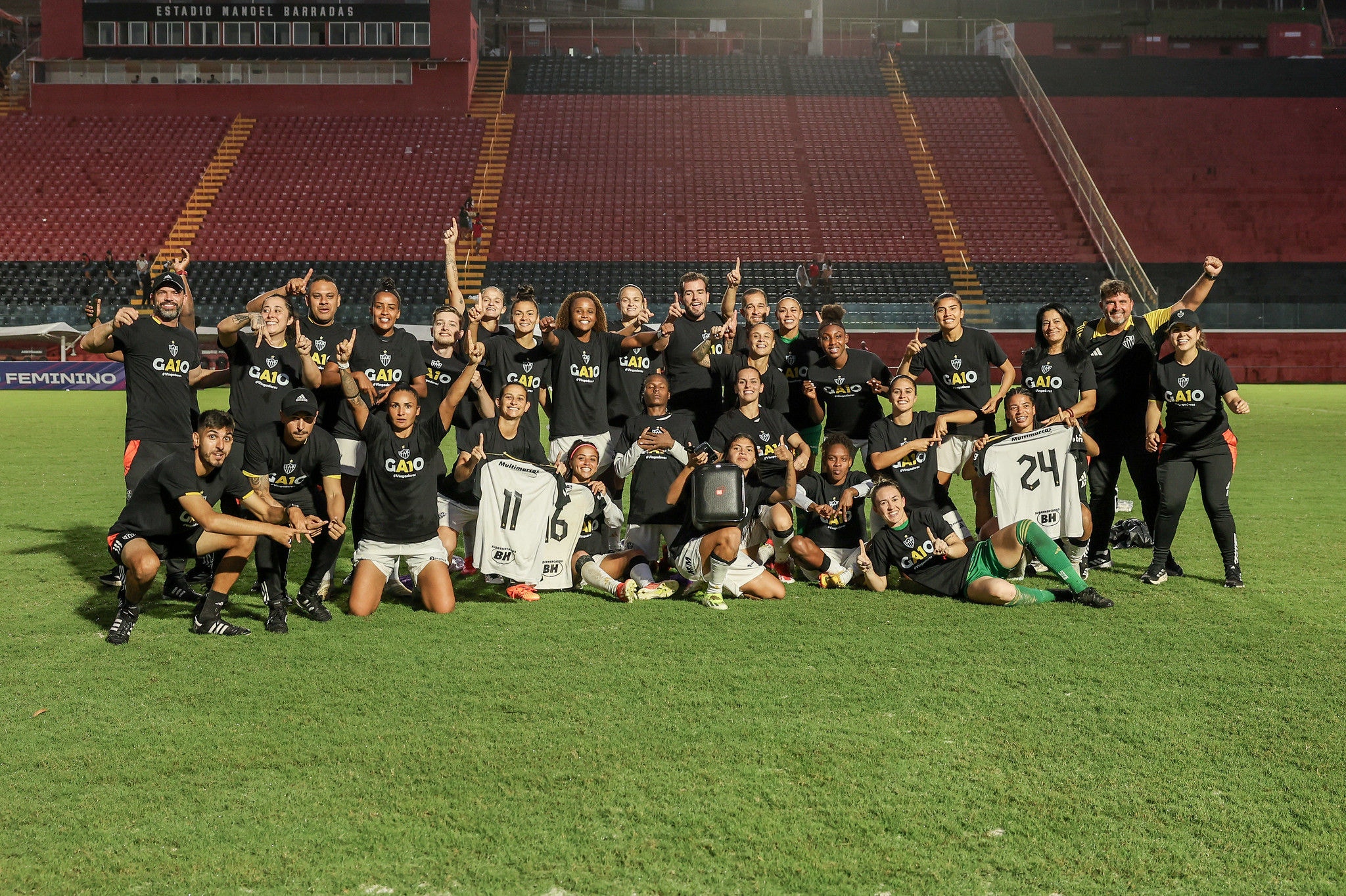 Vingadoras garantiram o acesso no Barradão