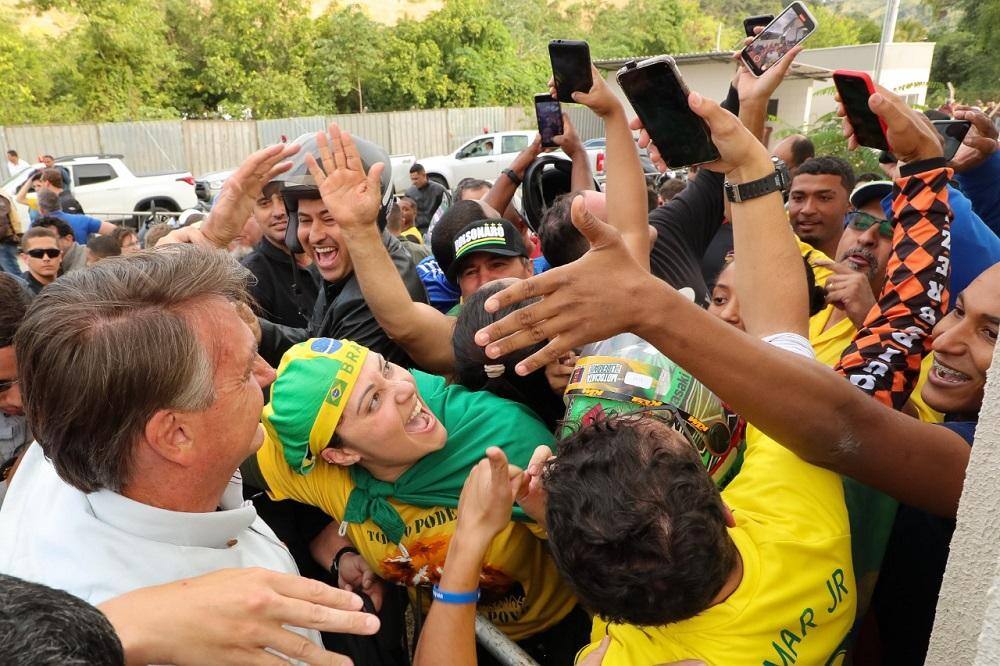 Bolsonaro é recebido com festa em Coronel Fabriciano