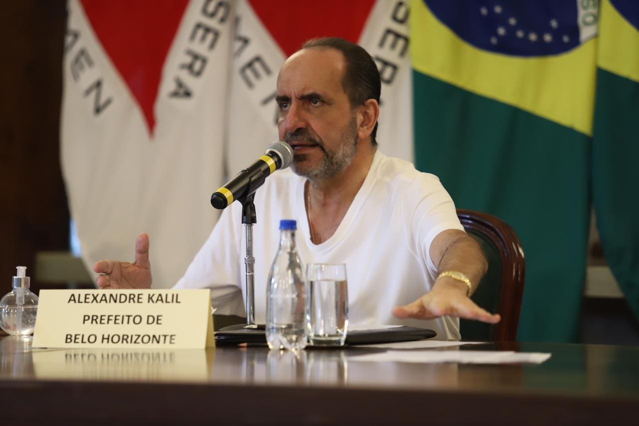 Kalil afirma que exemplos do mundo afora mostram que escolas são foco de transmissão do coronavírus