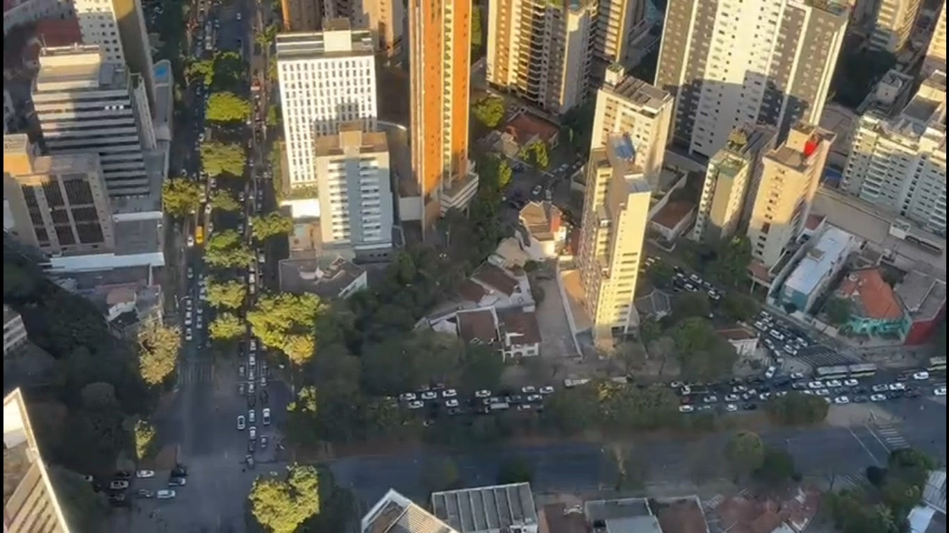 Motoristas enfrentaram muita lentidão nesta manhã