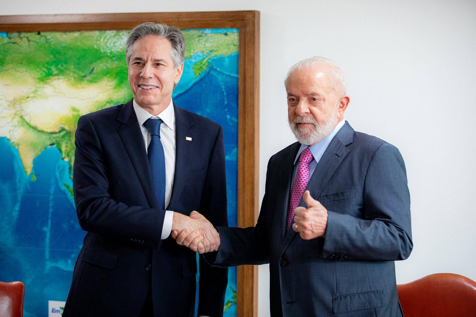 O secretário de Estado dos EUA, Antony Blinken, com o presidente Lula no Palácio do Planalto