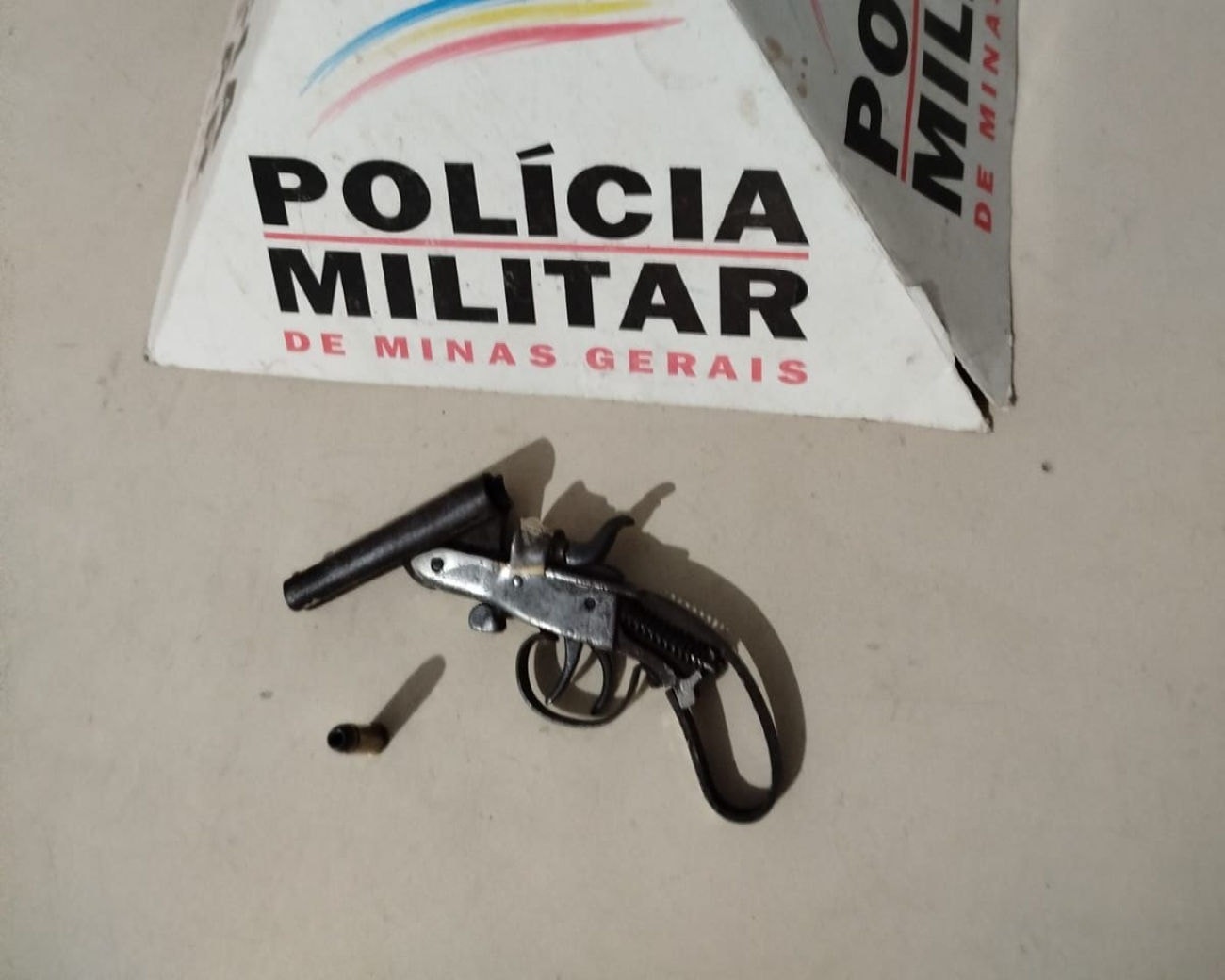 Polícia Militar apreendeu garrucha calibre .32 durante ação em Manhuaçu