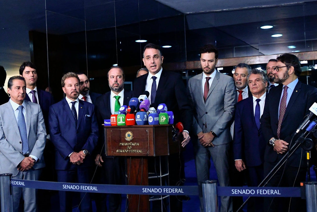 Presidente do Senado, Rodrigo Pacheco, e comitiva da Assembleia Legislativa de Minas Gerais