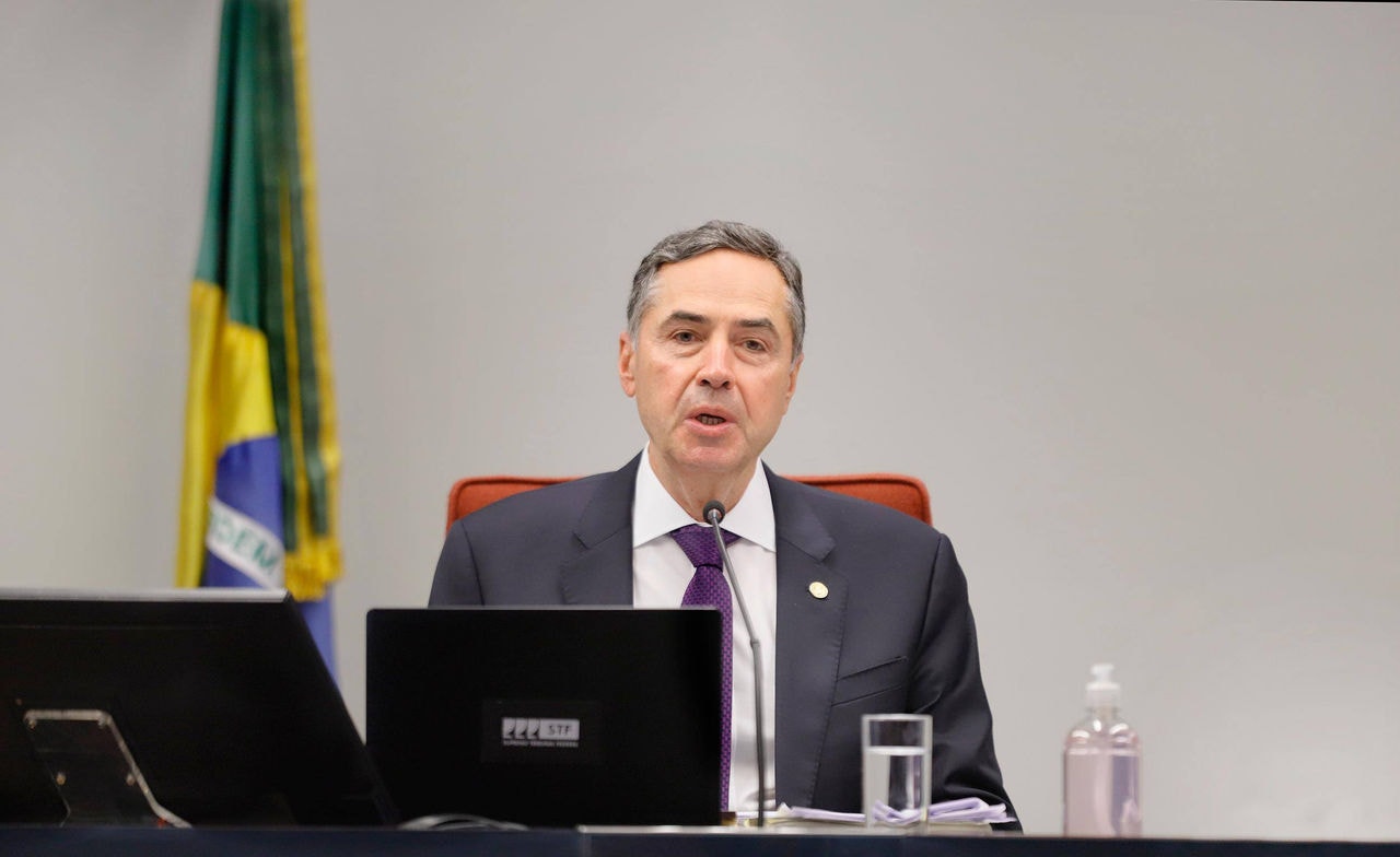 Luís Roberto Barroso, ministro do STF, determinou prorrogação do inquérito contra Bolsonaro