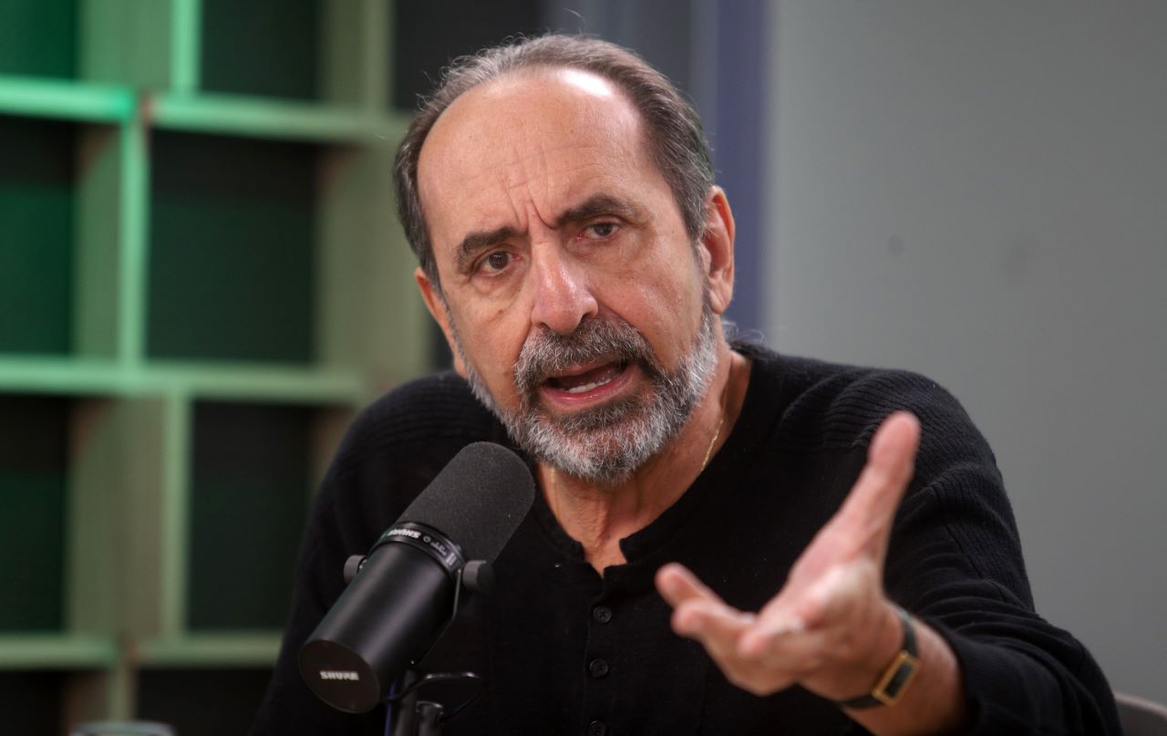 Sem tomar lados de espectros políticos (direita ou esquerda), Kalil afirmou que a “terceira via” para o Executivo em 2026 seria ele mesmo