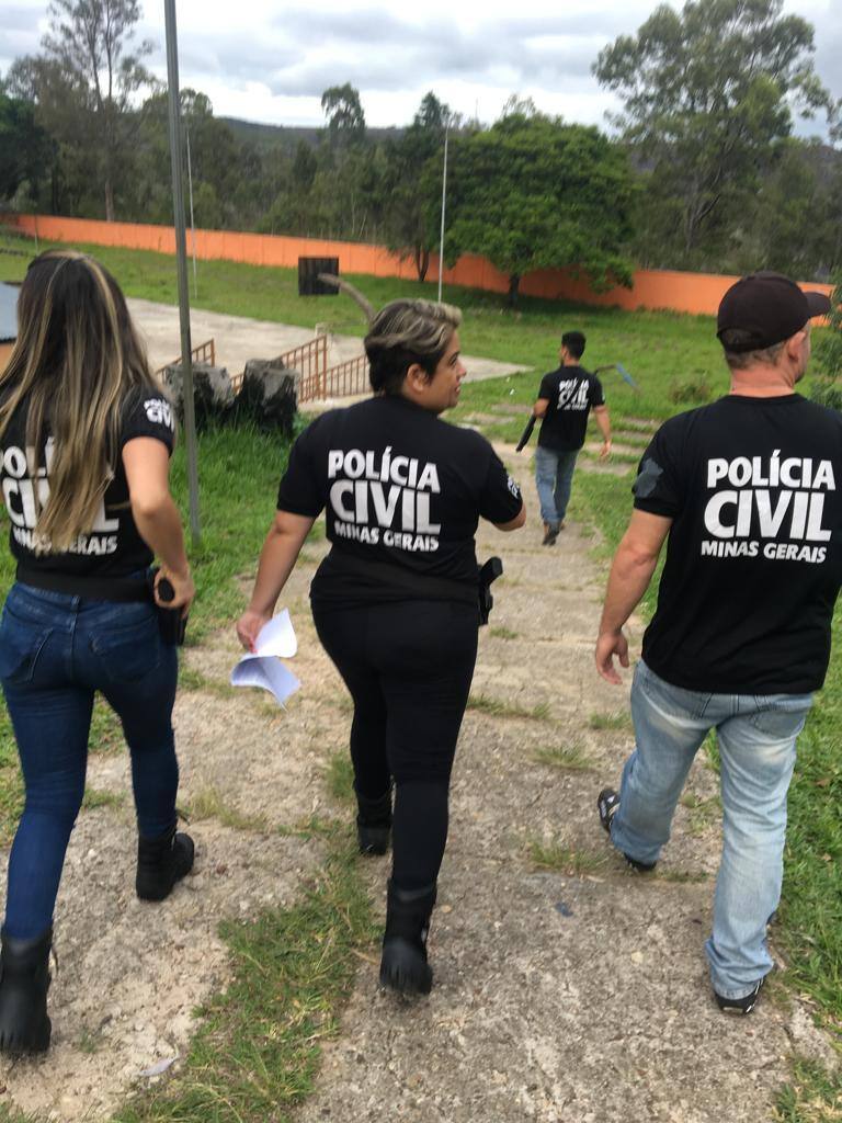 Investigadores da Polícia Civil estiveram na escolinha de futebol do suspeito