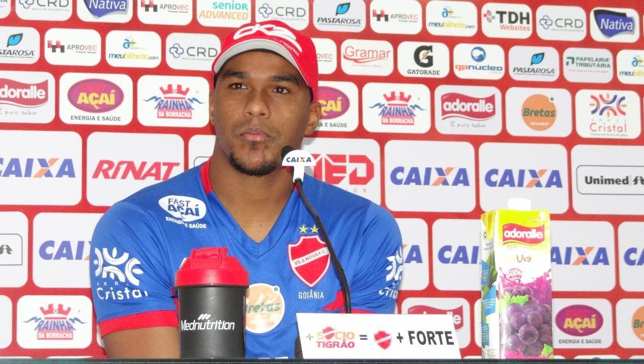 Após morte de filho, goleiro Elisson é contratado pelo Villa Nova