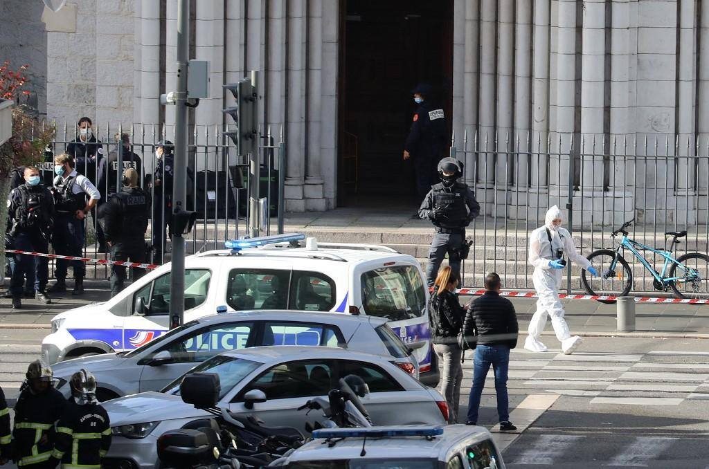 Três pessoas morreram em ataque a facas em Nice, na França