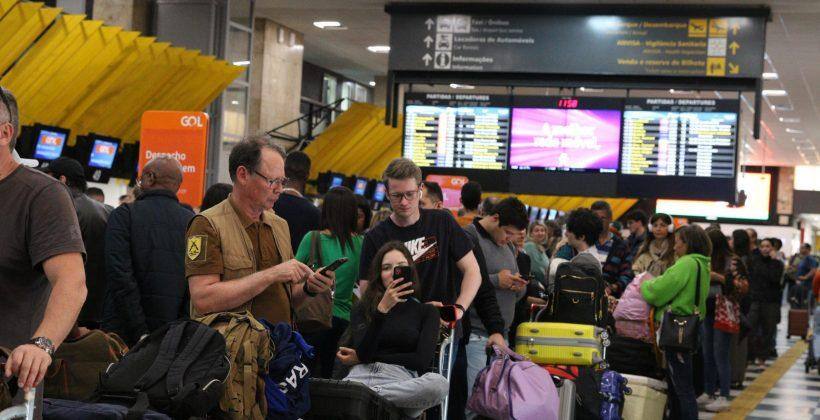 Passageiros na fila no aeroporto de Congonhas, em São Paulo, um dos mais movimentados do Brasil