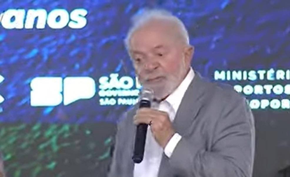 Presidente Lula durante anúncio das obras do túnel Santos-Guarujá, em São Paulo. Petista aproveitou para falar sobre a epidemia de dengue no país e cobrou ação de todos, tanto da sociedade, quando dos políticos