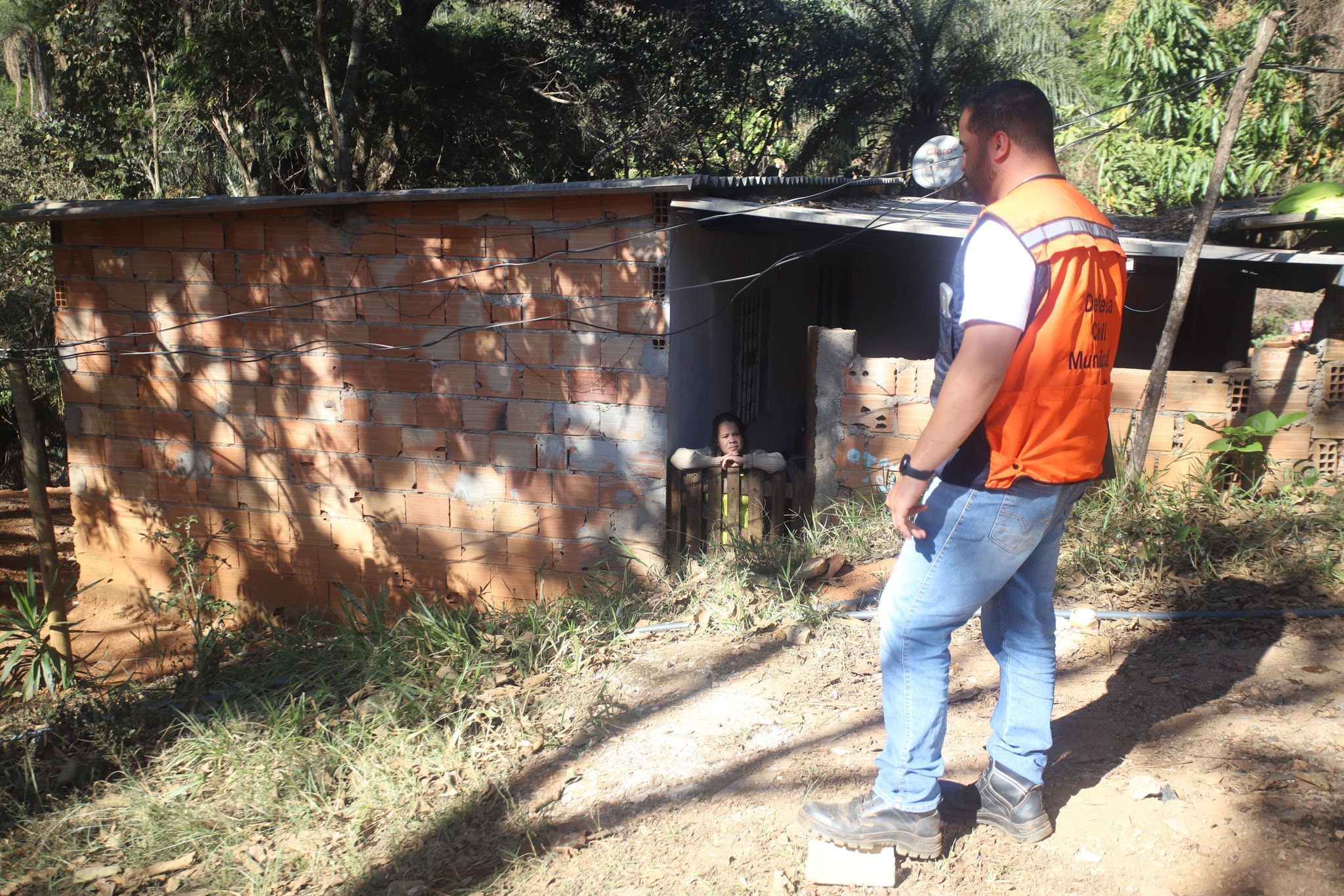 Famílias são removidas da comunidade Quéias, em Brumadinho