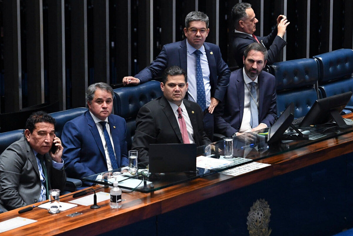 Senado Federal aprovou derrubada do decreto que reajuste alíquotas do IOF em votação simbólica nesta quarta-feira (25)