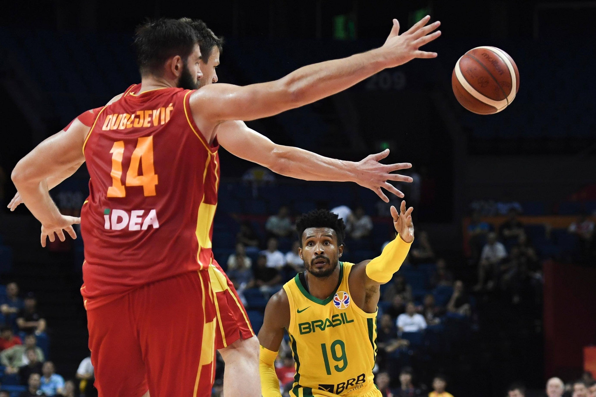 Brasil vs Montenegro - Copa do Mundo de Basquete - Leandrinho