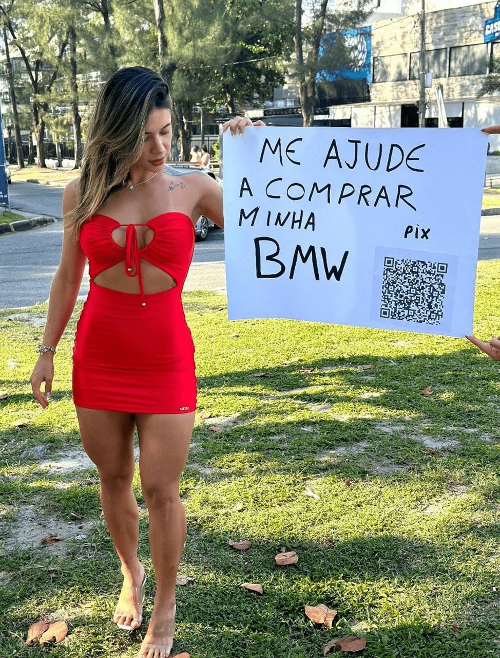 Influenciadora Larissa Sumpani resolveu pedir PIX nas ruas do Rio para comprar carrão importado
