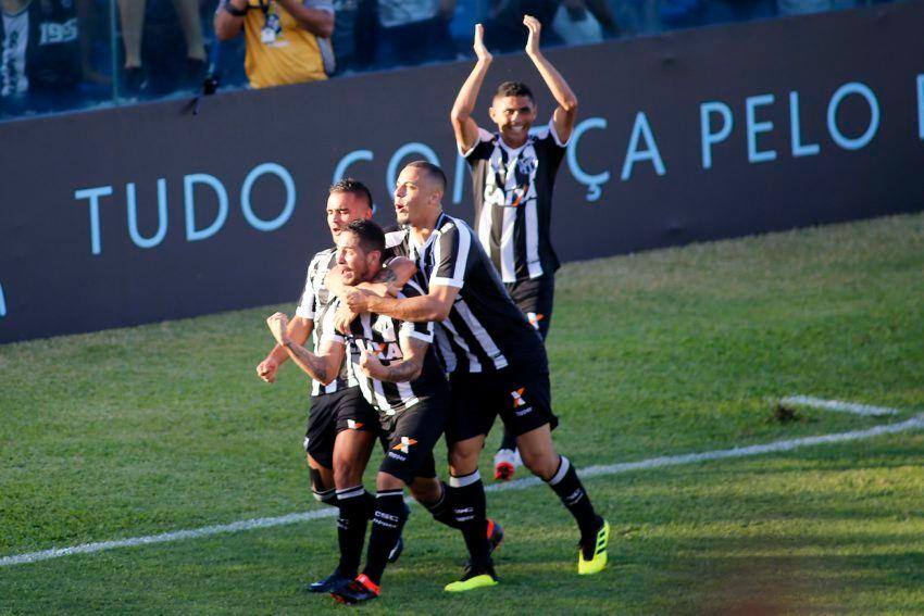 Com triunfo sobre o Vitória, Ceará vai dormir fora da zona de rebaixamento