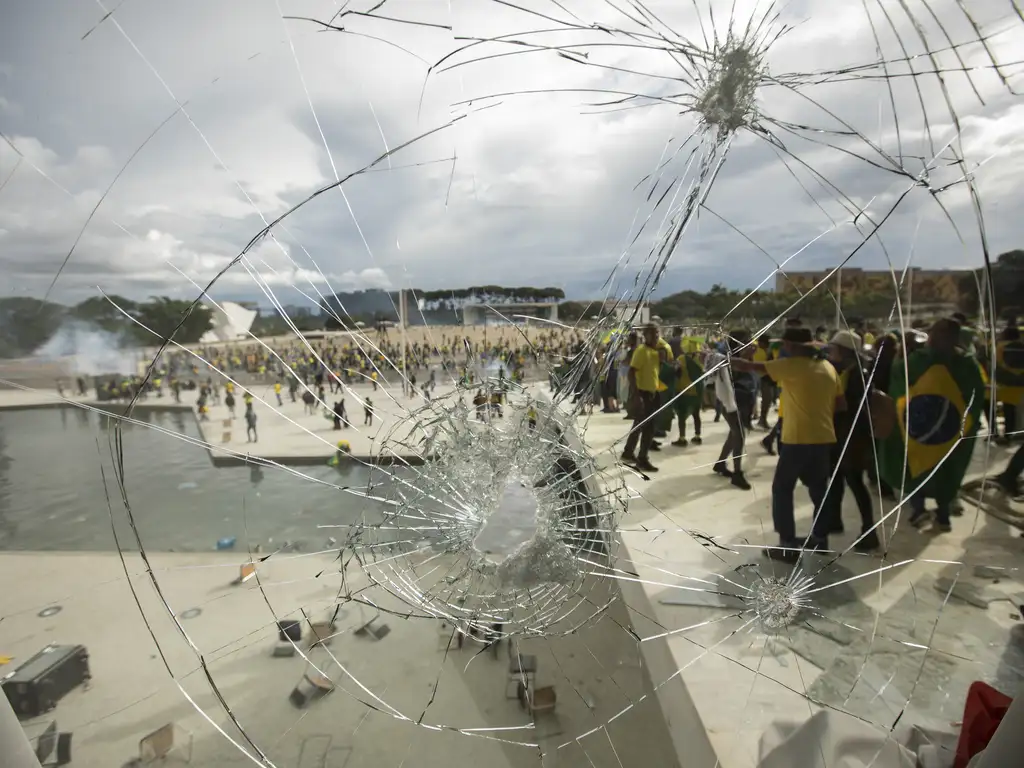 Apoiadores do ex-presidente Jair Bolsonaro invadiram o Palácio do Planalto em 8 de janeiro de 2023