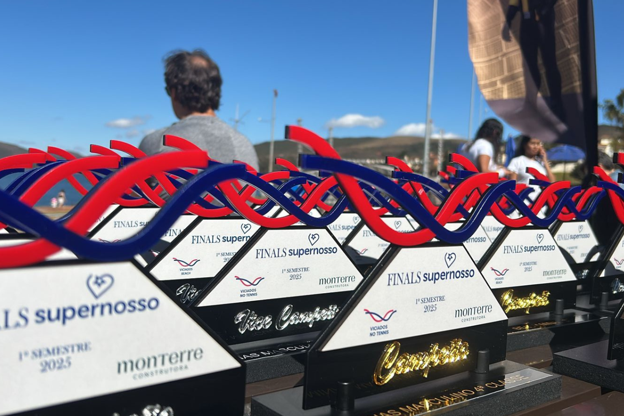Os troféus do Viciados no Tennis