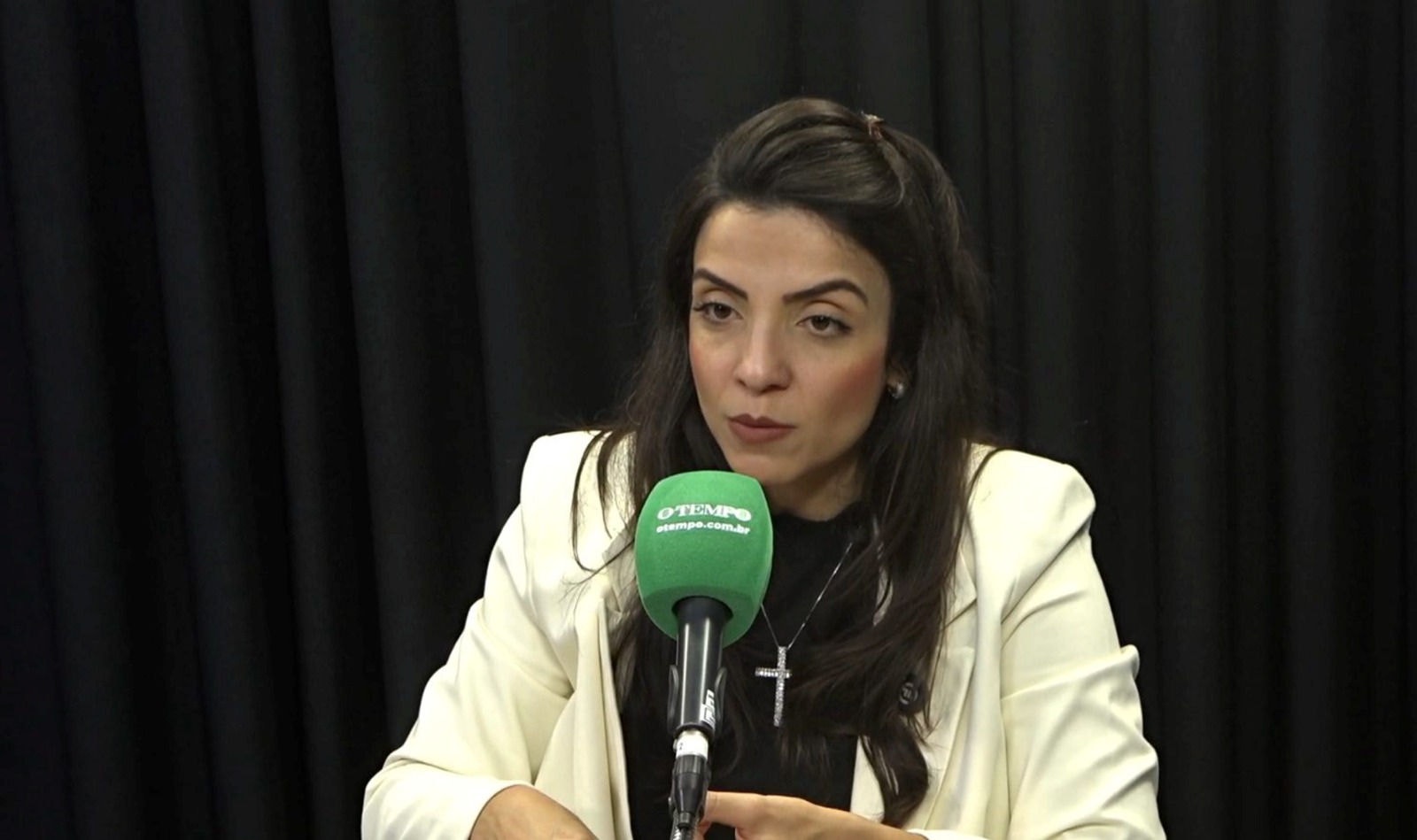 Marcela Trópia  disse que “sente muito pelo presidente” da Casa, Juliano Lopes (Podemos) e que ele “trabalha com o que tem”