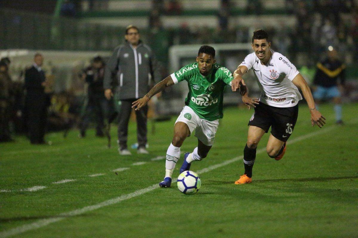Corinthians venceu a Chapecoense no jogo de volta e se classificou às semifinais da Copa do Brasil