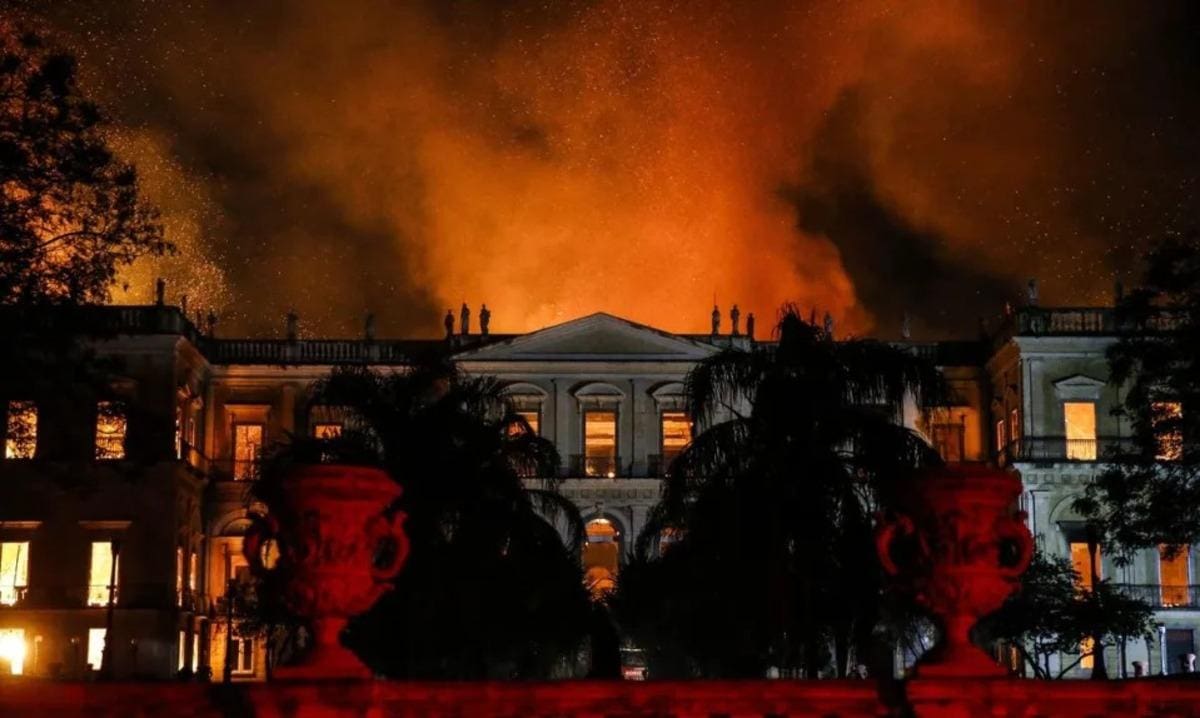 Incêndio destruiu a maior parte do acervo do Museu Nacional