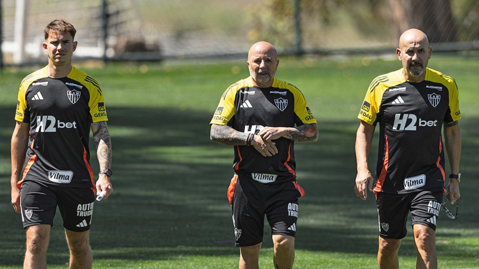 Sampaoli e membros da sua comissão no primeiro treino do Atlético