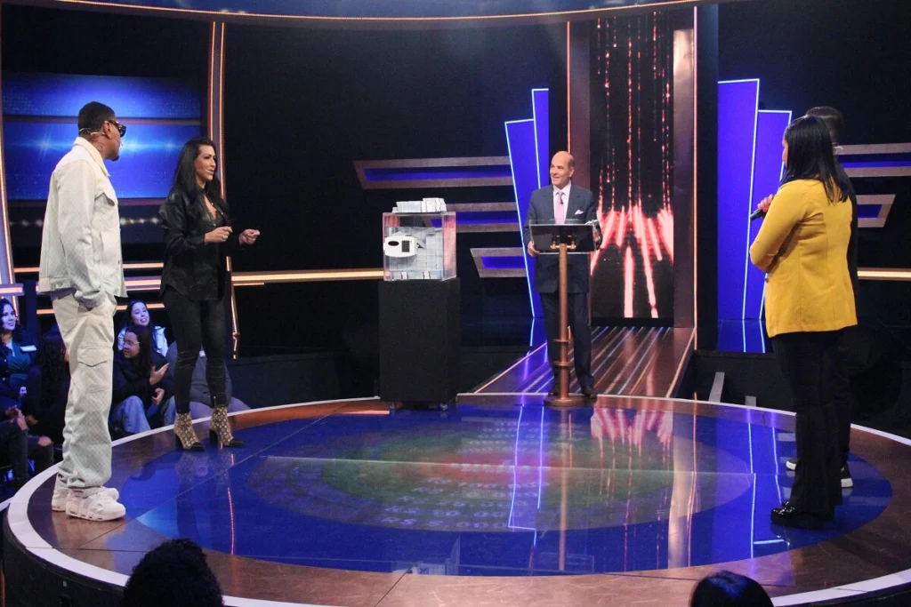 Naldo Benny e Ellen Cardoso com Marcelo de Carvalho no Mega Sonho