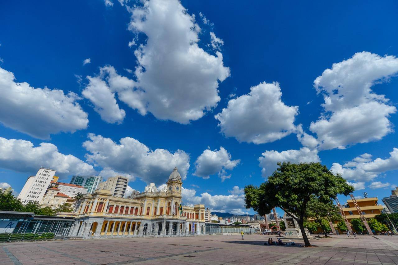 Céu deve ficar com muitas nuvens em BH