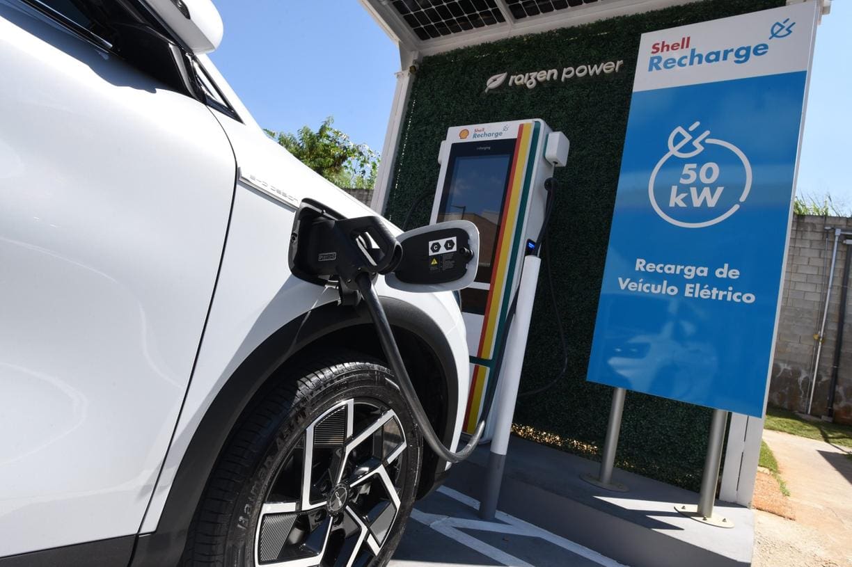 Primeira estação de recarga de veículos elétricos da rede Shell Recharge foi inaugurada em Belo Horizonte