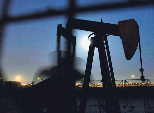 Petróleo Preço do barril despencou de US$ 147 para US$ 60 e preocupa economistas europeus