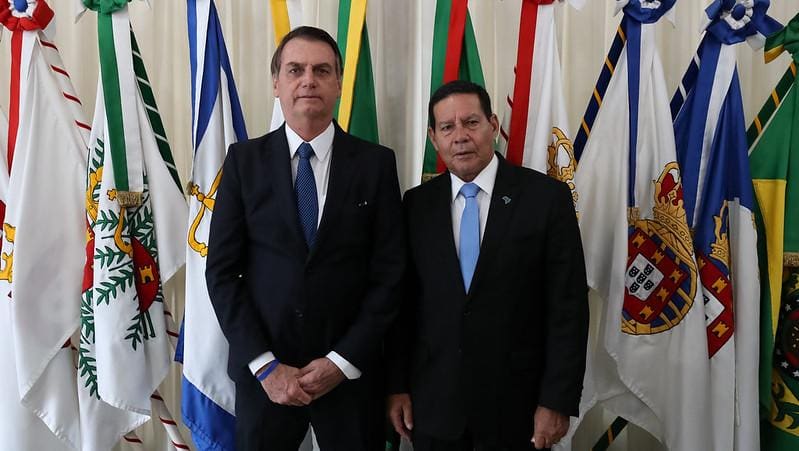 Presidente e vice, Jair Bolsonaro e Hamilton Mourão, estão mais uma vez com discursos diferentes