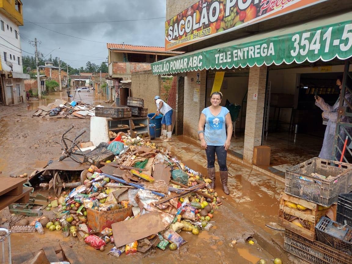 Dona de sacolão em Nova Lima perdeu alimentos e equipamentos