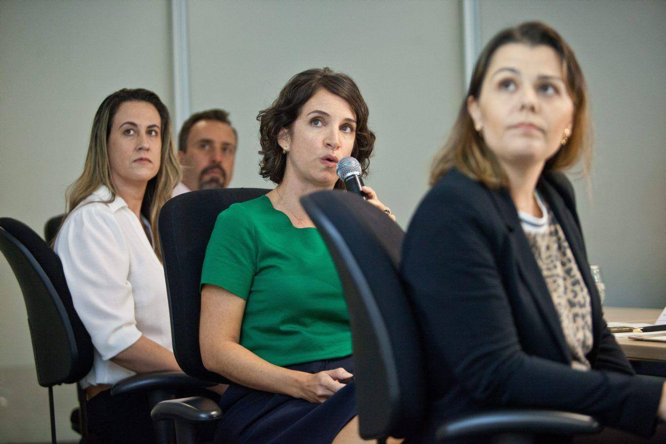 Cidades - Belo Horizonte, Mg Secretaria de educacao da coletiva sobre educacao integral   Na foto: Kellen Senra , superentendente de politicas pedagogicas , Julia Santana , secretaria de estado de educacao , Geniana Guimaraes Faria , subsecretaria de des