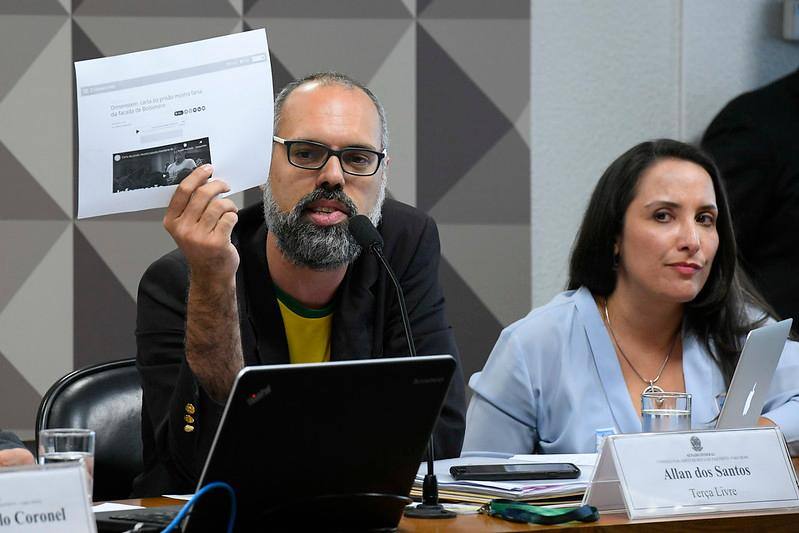 O blogueiro bolsonarista Allan dos Santos em depoimento na CPI das Fake News
