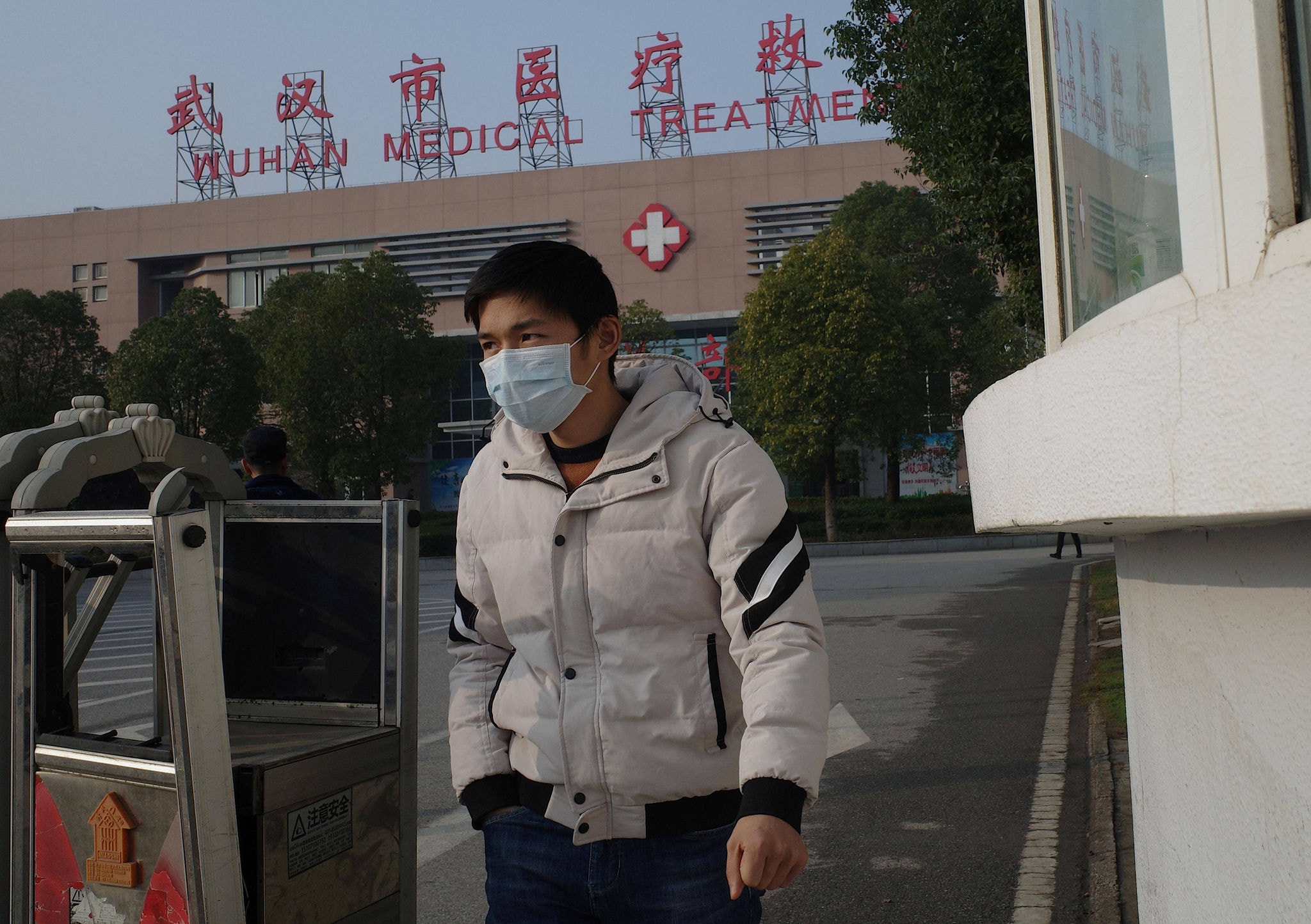 Autoridades chinesas avaliam que o risco de o novo surto de pneumonia viral ser transmissível entre humanos é "baixo", mas "não está descartado"