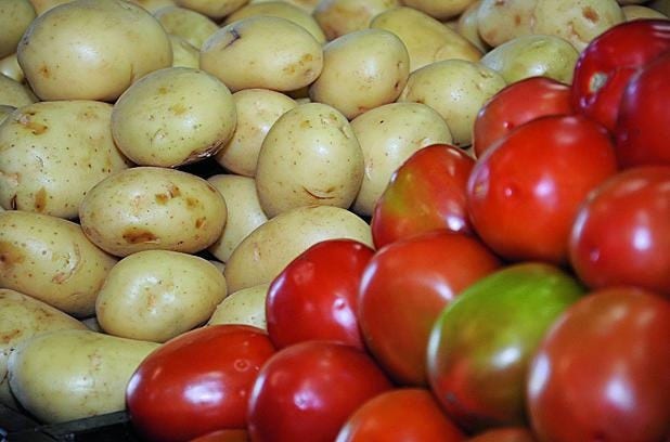 Vilões da vez. Tomate e batata encareceram mais em novembro