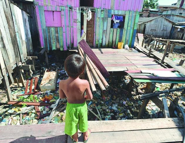 De 2022 para 2023, a proporção de pessoas consideradas pobres no país diminuiu de 31,6% para 27,4%. 
