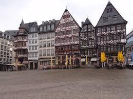 Depois da reabertura de alguns setores, Frankfurt, na Alemanha, registrou mais casos de Covid-19