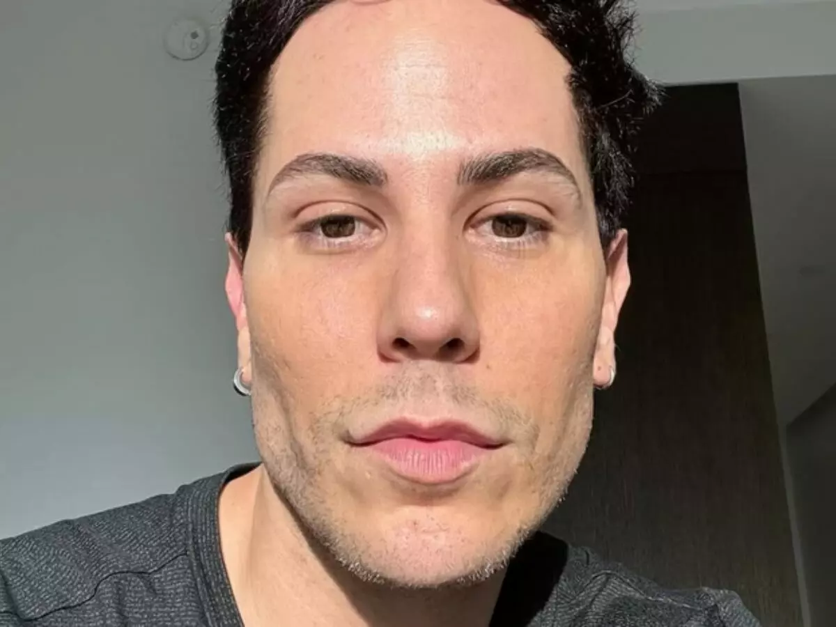 EX-RBD Christian Chávez posta clique pelado e recebe elogios; veja